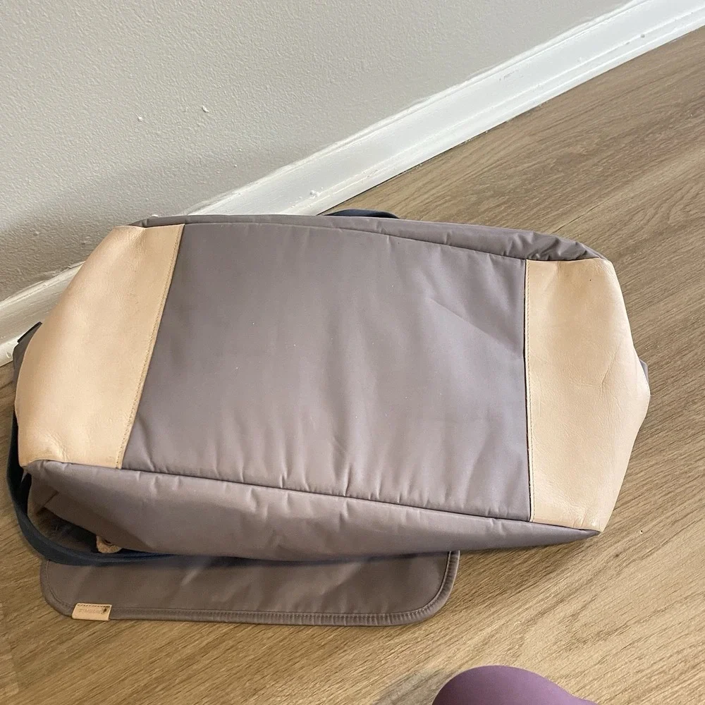 Timbuk2 Grey Zip Duffle Weekender Bag Leather Crossbody Strap Overnight Travel